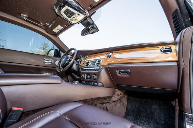 Used 2016 Rolls-Royce Wraith RWD image 54