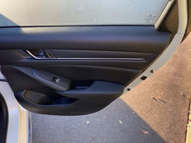 Used 2019 Honda Accord EX image 32