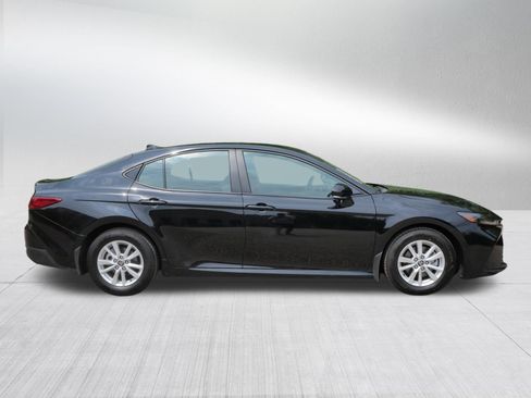 Used 2025 Toyota Camry LE w/ Convenience Package FWD image 9