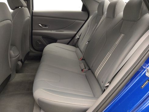 Used 2022 Hyundai Elantra SEL image 18