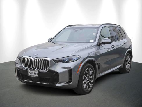 Used 2025 BMW X5 xDrive50e w/ Executive Package image 3