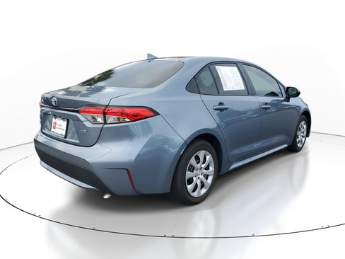 Used 2022 Toyota Corolla LE image 4