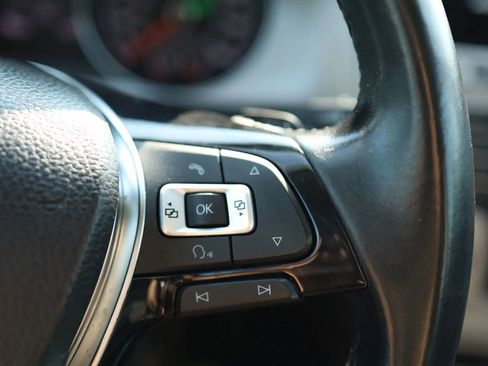 Used 2016 Volkswagen Golf SE image 15