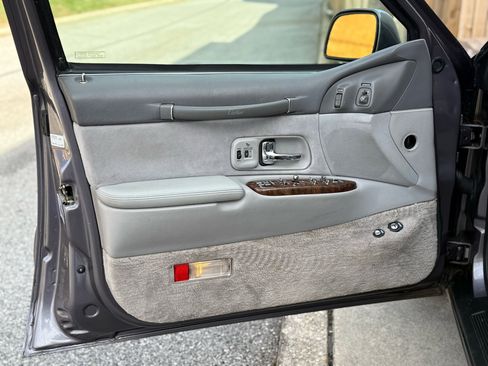 Used 1995 Lincoln Town Car Cartier image 31