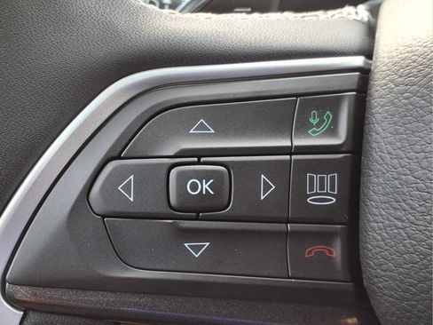 Used 2023 Jeep Grand Cherokee Altitude RWD image 16