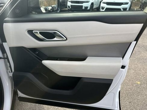 Used 2023 Land Rover Range Rover Velar R-Dynamic S image 19
