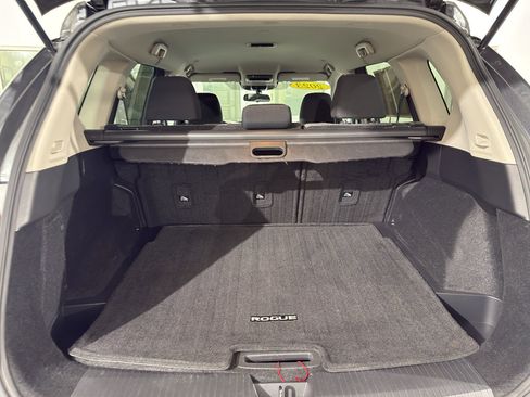 Used 2023 Nissan Rogue SV image 9
