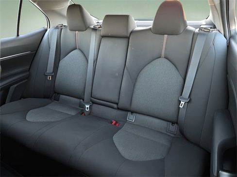 Used 2020 Toyota Camry LE image 13