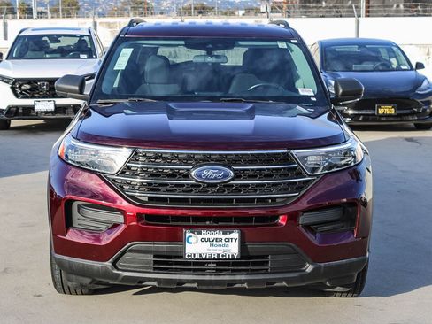 Used 2022 Ford Explorer XLT image 2