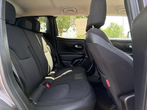 Used 2020 Jeep Renegade Trailhawk AWD/4WD image 33