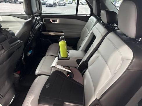 Used 2021 Ford Explorer XLT w/ Equipment Group 202A AWD/4WD image 13