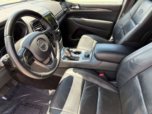 Used 2019 Jeep Grand Cherokee Overland AWD/4WD image 5