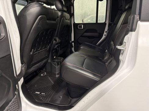 Used 2023 Jeep Gladiator Rubicon w/ LED Lighting Group image 17