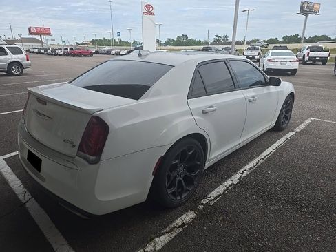 Used 2019 Chrysler 300 S image 4