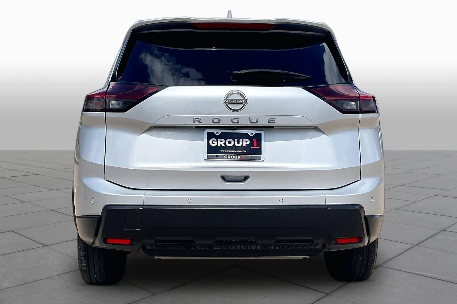 Used 2025 Nissan Rogue SV FWD image 9