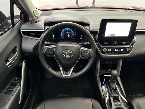 Used 2024 Toyota Corolla Cross XLE FWD image 25