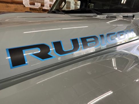 Used 2024 Jeep Wrangler Unlimited Rubicon 4xe AWD/4WD image 9