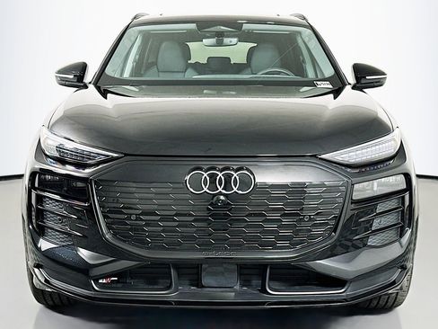 Used 2025 Audi Q6 e-tron Premium Plus w/ Premium Plus AWD/4WD image 2