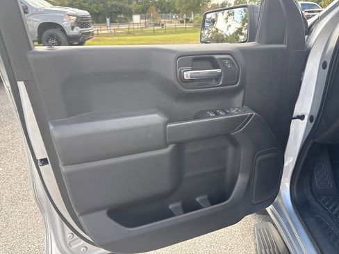 Used 2019 Chevrolet Silverado 1500 Custom w/ Custom Value Package image 10