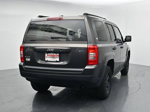 Used 2017 Jeep Patriot Sport AWD/4WD image 6