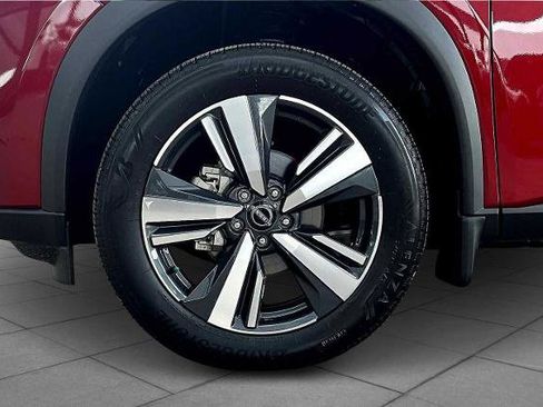 Certified 2024 Nissan Rogue SL FWD image 11