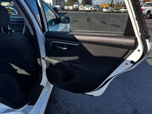 Used 2014 Nissan Altima 2.5 SV image 22