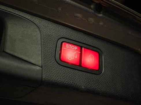 Used 2019 Mercedes-Benz GLC 300 4MATIC w/ Parking Assistance Package image 8