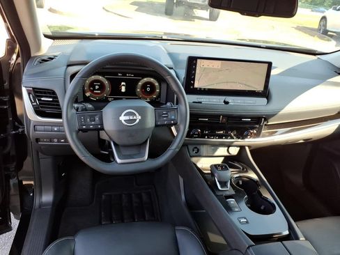 Certified 2025 Nissan Rogue SL FWD image 7