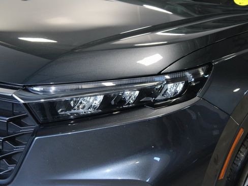 Used 2023 Honda CR-V LX image 2