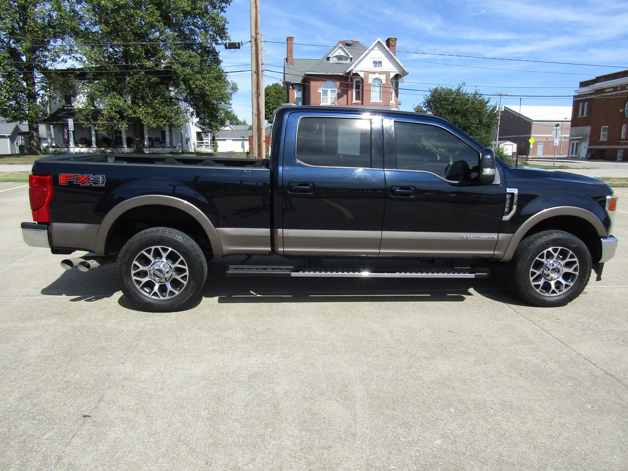 Used 2022 Ford F350 Lariat w/ Lariat Value Package AWD/4WD image 2