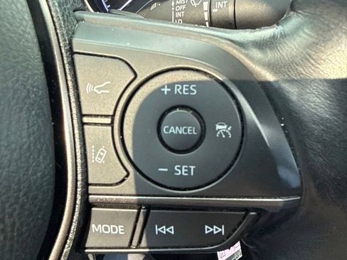 Used 2021 Toyota Camry SE w/ Cold Weather Package FWD image 21