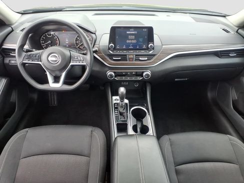 Used 2024 Nissan Altima 2.5 SV FWD image 15