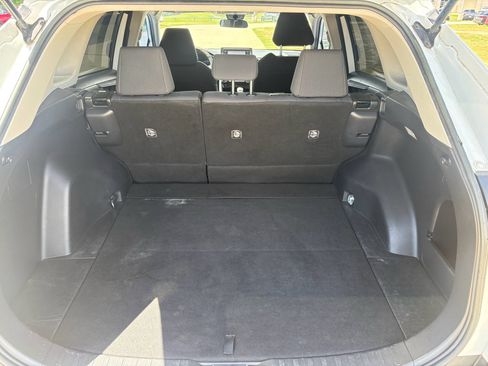 Used 2020 Toyota RAV4 LE FWD image 26