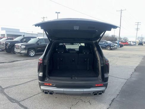 Used 2025 Chevrolet Traverse LT image 36