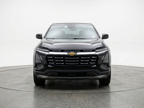 Used 2025 Chevrolet Equinox LT image 2