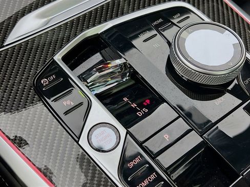 Used 2025 BMW X7 M60i w/ Executive Package image 17