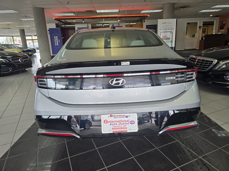Used 2025 Hyundai Sonata SEL FWD image 5