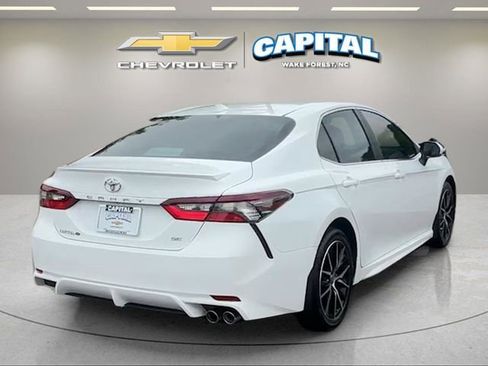 Used 2022 Toyota Camry SE w/ Convenience Package FWD image 6