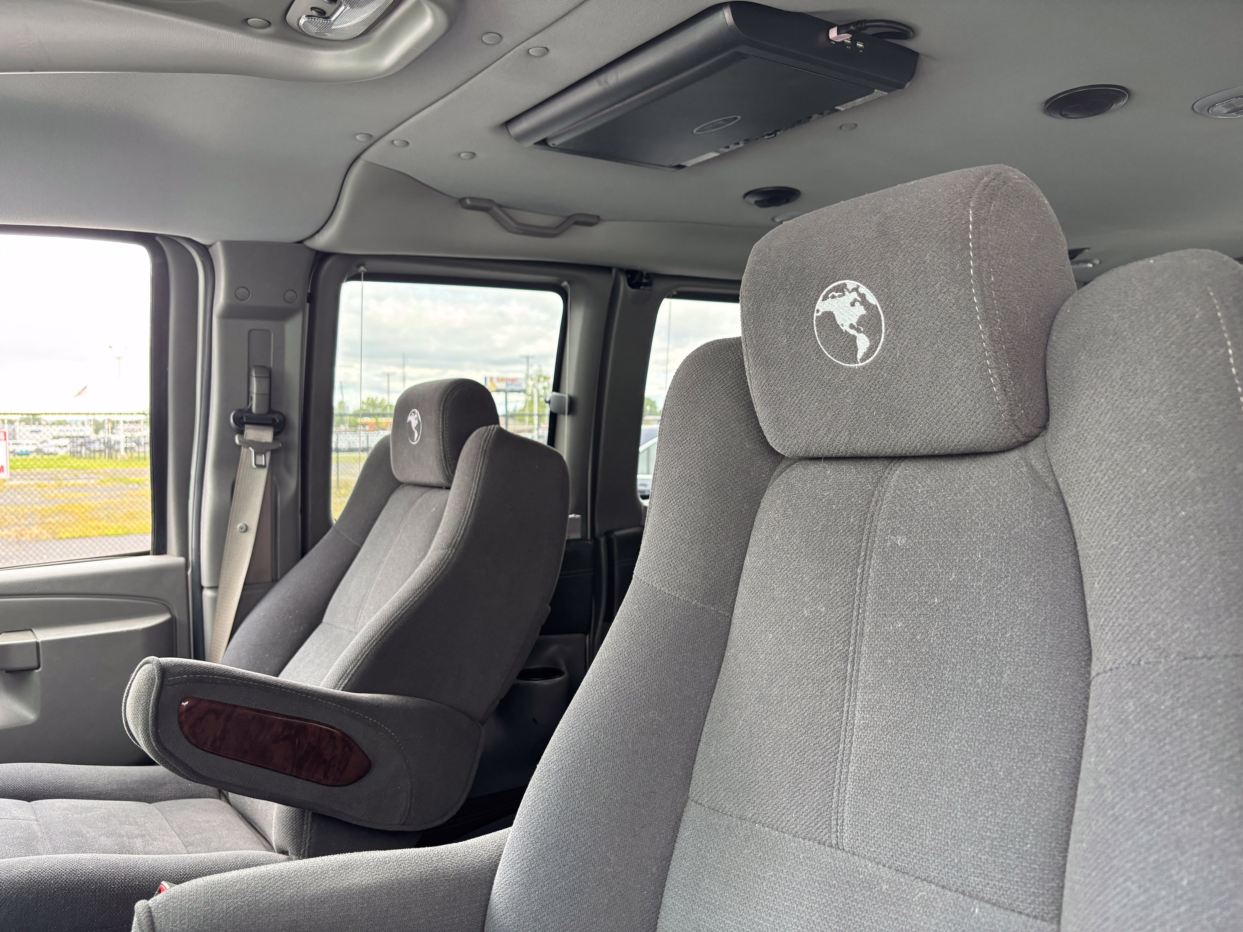 Used 2019 Chevrolet Express 2500 w/ Enhanced Convenience Package RWD image 18