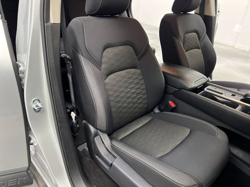 Used 2024 Nissan Pathfinder SV FWD image 28