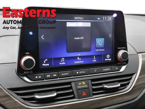 Used 2025 Nissan Altima 2.5 SV FWD image 19