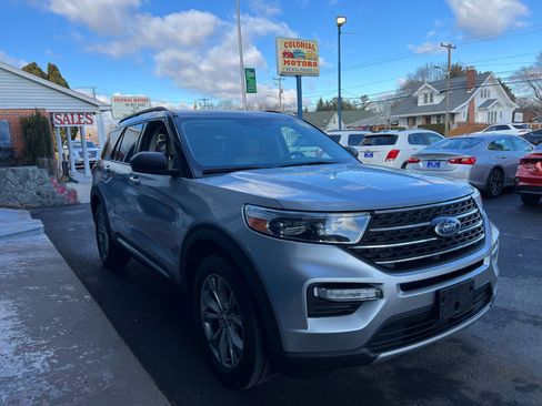 Used 2020 Ford Explorer XLT w/ Equipment Group 202A image 4