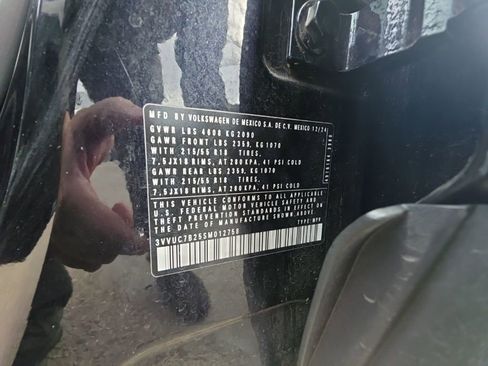 Certified 2025 Volkswagen Taos SE image 28