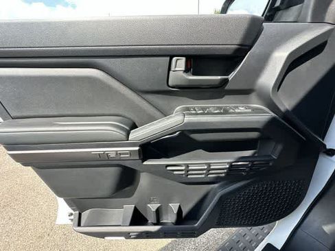Used 2025 Toyota 4Runner TRD Off-Road AWD/4WD image 17