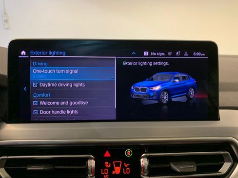 Used 2023 BMW X4 xDrive30i w/ M Sport Package AWD/4WD image 39