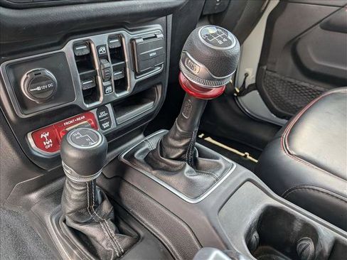 Used 2024 Jeep Wrangler Unlimited Rubicon AWD/4WD image 12