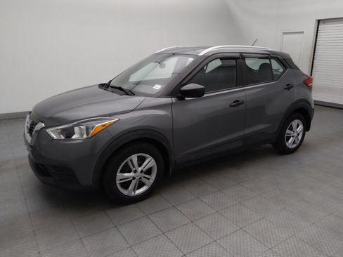 Used 2019 Nissan Kicks S FWD image 2