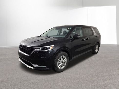 Used 2022 Kia Carnival LX image 2