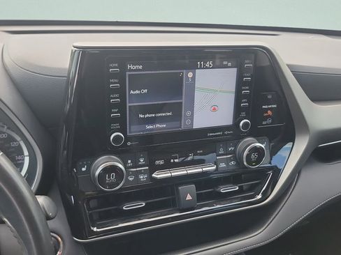 Used 2022 Toyota Highlander XLE image 17
