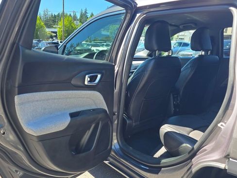 Used 2024 Jeep Compass Latitude AWD/4WD image 15